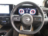 運転が楽しくなる明るく開放的な運転席まわりです。