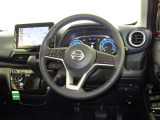 運転席まわりです。 各操作スイッチは使いやすい位置に配置されてます。