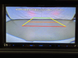 バックモニターで、後方を確認しながら安心して駐車することができます。運転初心者も熟練者も必須の機能ですよ!