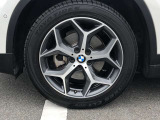 BMW純正18インチホイール。洗練されたデザインで、足元の個性を引き立てます。
