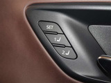 運転席のパワーシートは2名様分までメモリー機能付きです。