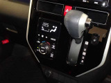 車内を快適に、オートエアコンを装備しています。