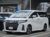 中古車を購入する場合、「車両本体価格」に加えて、税金や手数料などの「諸費用」を支払う必要があります。「法定費用:自動車税や自賠責保険等の国や自治体に払うことが法律上義務付けられている費用」「販売店手数