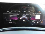 重厚感と安定感があり、同時にダイナミックさも備えるAudiの走り。機能やデザインが革新的なメーター。