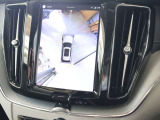 更に360&deg;ビュー表示も可能です 車を上から見下ろしたように車外を確認できるため、一切の死角がない状態で駐車が可能です
