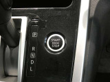 【プッシュスタート】スマートキーを携帯していればキーを取り出さずにドアを施錠&解錠。クルマの始動も可能です♪