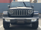 Jeepの象徴7スロットグリルがインパクトあります。フロントに障害物センサーを標準装備しております。
