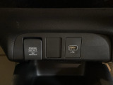 USBチャージャー搭載。スマートフォンやタブレット端末などの充電にとても便利です。