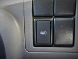 2WD&hArr;4WDの切り替えスイッチです。