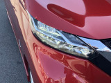 最新式はLEDヘッドランプですね。瞬時に明るい光が夜間の運転をグッと楽にしてくれますよ。