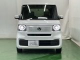 LEDヘッドライトを装備しています。LEDヘッドライトはとても明るく、雨の日や夜間走行も安全・安心です。オートライトコントロール付きで周囲の明るさに応じて自動で点灯・消灯します
