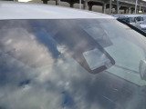 全てのクルマに車両検査証がついています。中古車オークション業界で確立された公正な基準を採用しています。トヨタ自動車によって、修復歴や状態を正しく判断できると認定された車両検査員が、1台1台検査し点数と