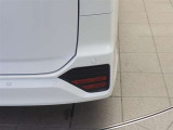 コーナーセンサーを車の前後に装備。障害物との距離に応じて、警告音を変えてお知らせしてくれます。