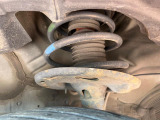 お車を安心してお乗りいただく為には、足回りの定期点検が欠かせません。サービスサポート(有償保証)では無料点検もご提供しており、安心のカーライフをお過ごしいただけるサポート体制が整っています。