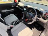 フランス車ならではのオシャレな内装がオススメです!