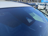 全てのクルマに車両検査証がついています。中古車オークション業界で確立された公正な基準を採用しています。トヨタ自動車によって、修復歴や状態を正しく判断できると認定された車両検査員が、1台1台検査し点数と