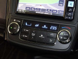 車内を快適に、オートエアコンを装備しています。