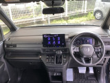 広びろとした視界が運転にゆとりを広げます。