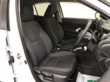 ドライビングポジションを低めに設定し、クルマと一体になれるような感覚を追求。運転に集中できる、ドライバーファーストな空間としています。