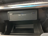 【CD/DVDデッキ】オプションのCD/DVDデッキを搭載。ディスプレイオーディオでエンタメをお楽しみいただけます。