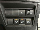 カメラスイッチ!ワイパーデアイサー、ステアリングヒーター!寒い日には重宝します!オートハイビームで対向車に配慮します!