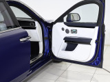 重厚感のあるドアパネル。キズ、汚れ等なく非常に状態の良いお車でございます。