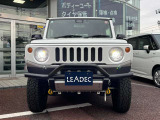 フロント回りは昔のジムニーを彷彿とさせるSJグリルによって見た目がよりクロカンっぽくなっています!