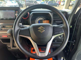 毎日触れるハンドル部分はこちら。運転手を守るエアバックも装備しているので、安心してお乗りいただけます。