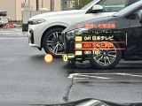 人気のヘッドアップディスプレイ!現在の車速、ナビゲーション・システムによるルート案内の矢印表示、チェック・コントロール、前車接近警告など、さまざまな情報をドライバーの視界内に直接表示いたします!