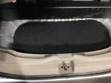 フロア下にもちょっとした収納スペースがございます。