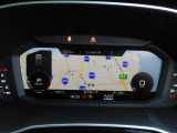 重厚感と安定感があり、同時にダイナミックさも備えるAudiの走り。機能やデザインが革新的なメーター。