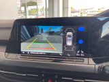クリアなバックカメラに、パーキングも車庫入れも頼りになるPark Assist機能も付いています。