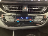 運転席と助手席にはシートヒーターが付いています☆寒い時期に腰周りを温めてくれるので体全体が温まりやすいのは勿論、暖房と違い顔に風が当たらないので、乾燥肌やドライアイの方でも大丈夫☆