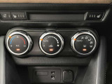 フルオートエアコン。一度設定したら車に任せっぱなしです