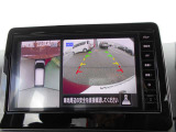 アラウンドビューモニターは上空から見下ろしたように確認ができ、駐車のしやすさだけでなく、周囲の安全確認もできます。
