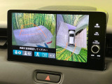 【パノラマモニター】専用のカメラにより、上から見下ろしたような視点で360度クルマの周囲を確認することができます☆死角部分も確認しやすく、狭い場所での切り返しや駐車もスムーズに行えます。