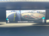 【フロント&サイドカメラ】ドライバーから見にくい死角部分を映像で確認できる前方と左側面にカメラを装着。見通しがきかない場所や住宅密集地などを運転することが多い人におすすめの安心装備です。