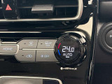 オートエアコンは温度を設定するだけで、自動で風量などを設定してくれます。運転しながら操作も必要ないので、安全性も向上します。