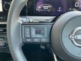 ナビの音量など車両情報を手元で操作できるハンドルスイッチ付き。