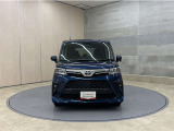 お車購入のポイントとなるフロントマスクです!シャープな目つきが印象的なデザインのヘッドランプです。
