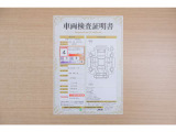 【車両検査証明書】店頭にて、クルマの状態が一目で分かる査証明書を公開中。トヨタ認定検査員が厳しく検査し、状態を点数と図解で表示しています。修復歴はもちろん、傷やヘコミの箇所や程度がご確認いただけます。