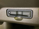 ハンドルの左下にETCがついています。高速道路の料金所の通過も楽々です。 カードの取り出しもしやすい場所についています。