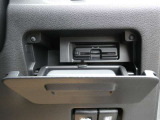 純正ETC2.0付 料金所もスムーズに通れ、割引料金の適用もあります。ビルトインできれいに収まっており、見た目もスマートです。
