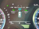 【プリクラッシュセーフティ】前方の車両等を検知し、衝突しそうな時は警報で注意を促し、ブレーキを踏む力をサポート。ブレーキを踏めなかった場合は衝突被害軽減ブレーキが作動、衝突回避をサポートします。