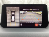 狭い場所での駐車やすれ違いなどでより的確な運転操作に役立つ360&deg;ビューモニターが装備されています。