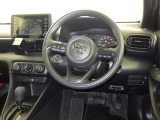 運転席まわりです。 各操作スイッチは使いやすい位置に配置されてます。