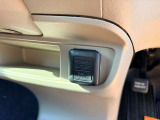 運転席操作部の写真です!席から操作しやすい位置に配置されており、快適な運転の強い味方となってくれます。ぜひ来場して、実際に触ってみてください♪
