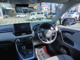 中古車を購入する場合、「車両本体価格」に加えて、税金や手数料などの「諸費用」を支払う必要があります。「法定費用:自動車税や自賠責保険等の国や自治体に払うことが法律上義務付けられている費用」「販売店手数