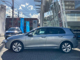 高強度ボディ&times;衝撃吸収構造で、万が一にも備えた安心設計。Volkswagenならではの安全性能です。