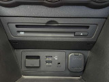 CD・DVD・TV]対応で車内時間をもっと快適に。またスマートフォン連携対応で便利に使えるマルチメディアを装備